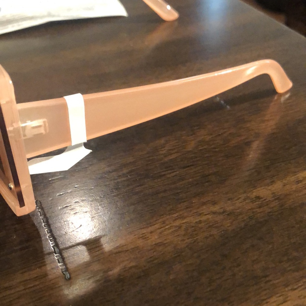 Bracelet & Sunglasses - Picture 5 of 6